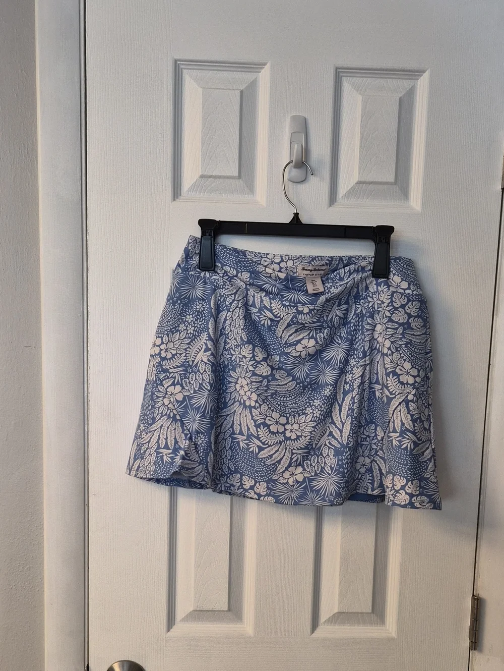 Tommy Bahama Blue and White Floral Circle Skort